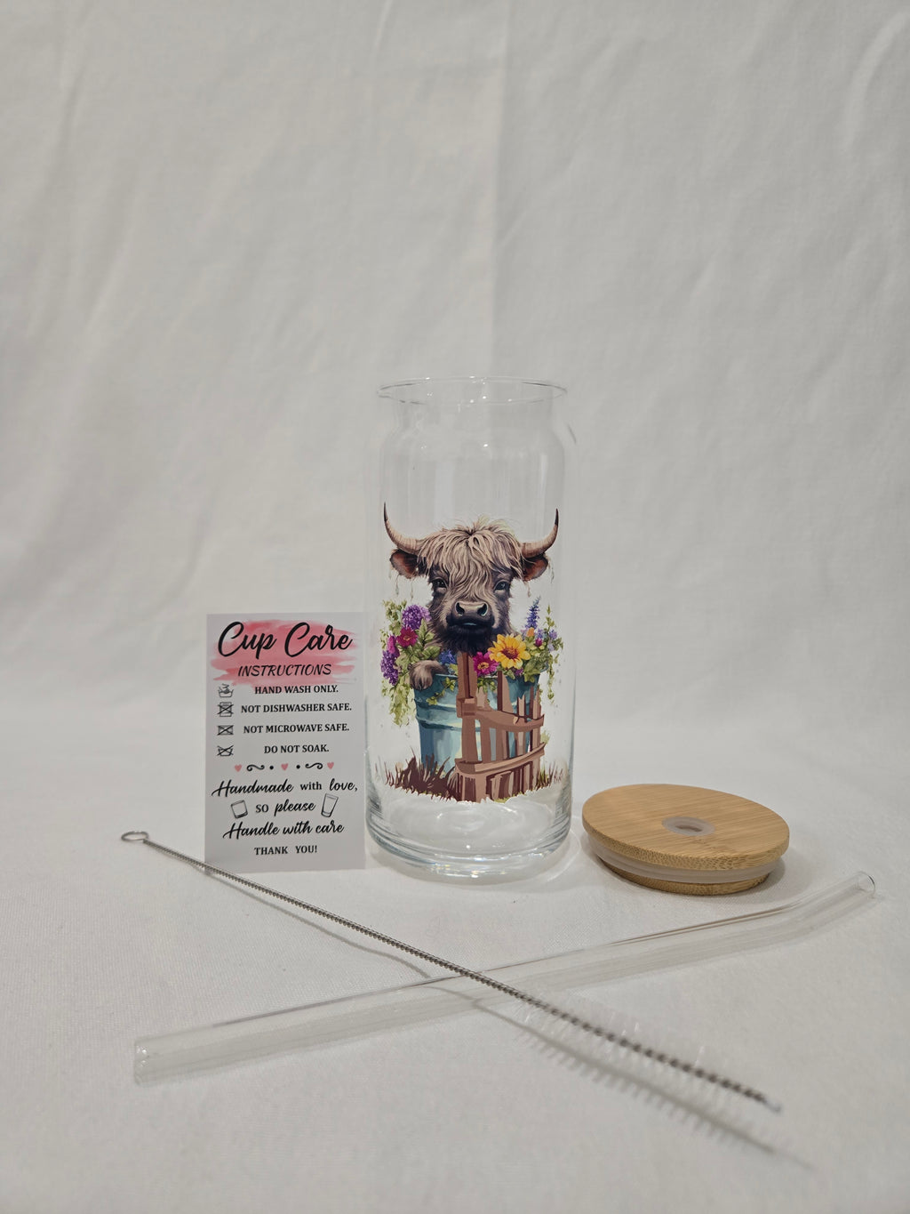 Highland Cow Glass Cup, 20 oz, Cow in a bucket with a Fence and flowers